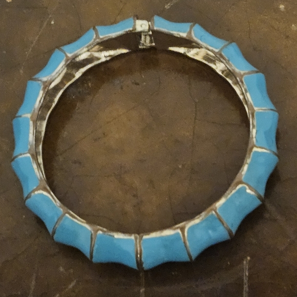 Premier Designs Jewelry Wavy Bracelet Bangle Turquoise And Silver Hinged - Picture 5 of 7